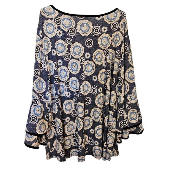 Cato Boho Bell Sleeve V-Neck Top Blue Geometric Boho Size 26/28 - Picture 1 of 8